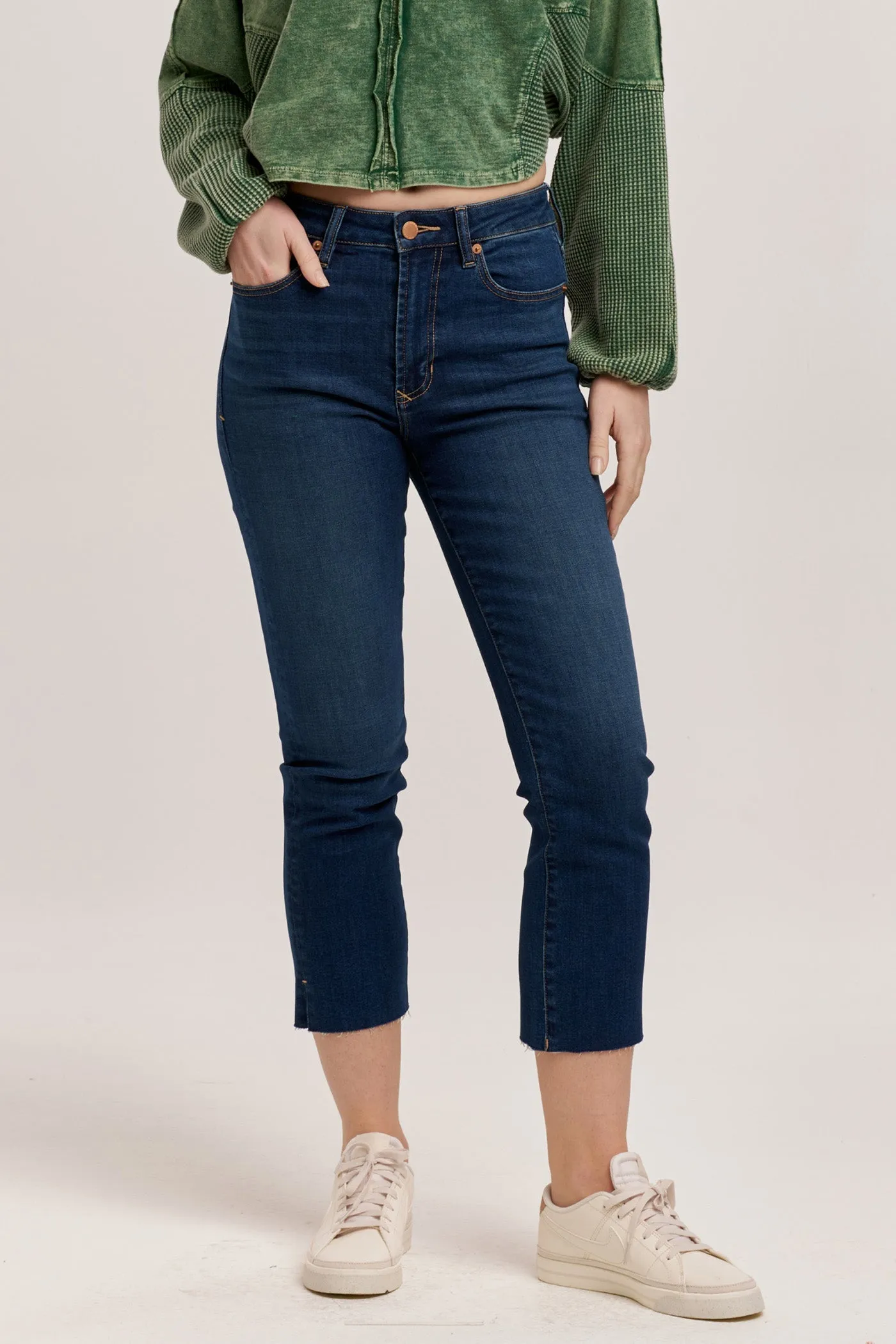 FRANKIE STRAIGHT FIT HIGH RISE CROPPED RAW HEM JEANS BINZ